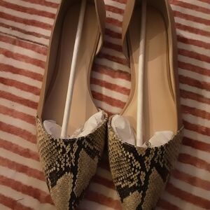 Cole Haan Beige and Black Snakeskin Flats Size 10.5